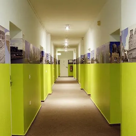 Отель Meininger Hallesches Ufer 3*